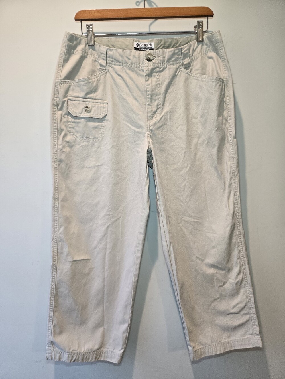 Columbia Capri Pants Women's 10 100% Cotton Khaki Beige Casual Outdoor